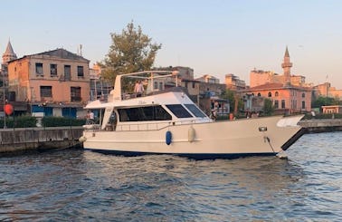 Beautiful Motor Yacht for tours in İstanbul