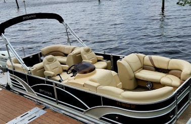 24ft Sylvan Tritoon 200hp luxury cruiser 12ppl capacity + Tubing