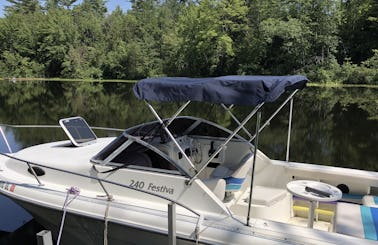 Rinker 240 Festiva on Schroon Lake