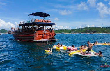 Swissy Junk Boat in Hong Kong