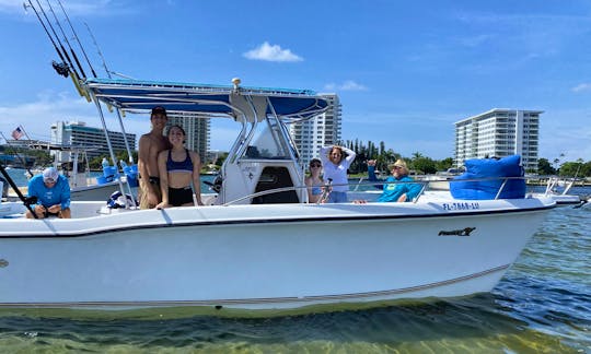 Great 28’ ProKat Center Console for rent in FortLauderdale with Amazing Captain!