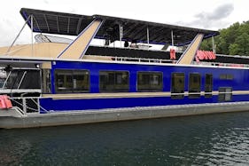 86ft Luxury Houseboat Party Charter in Buford, Georgia