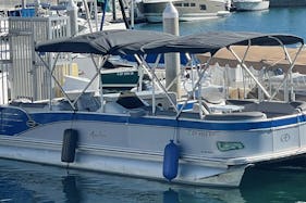 Spacious Luxury Avalon Pontoon 27'