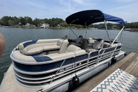 2021 24' Berkshire Luxury Lake Norman Tritoon Party Barge Fuel Floats INCLUDED