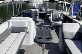 2022 Luxury Bennington 22’ Tritoon Lake Norman Party Barge Fuel Floats Included