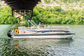 27 Foot Sun Tracker Tritoon on Lake Austin ** ONLY LAKE AUSTIN **