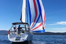 36ft Hunter Sailboat Rental in Vancouver, British Columbia