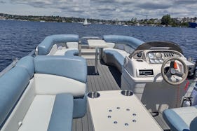 Rent this Fun 25' Pontoon Boat Lk Union/Lk Washington  /See details!!!