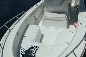 Mako Center Console with 200 hp 4 stroke Rental in Key Largo, Florida