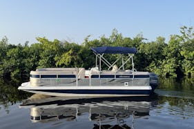 Hurricane FunDeck 200hp 12 Guests in Cape Coral /Captain available!/