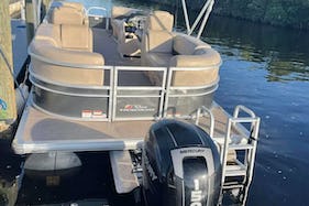 2020 Brand New Suntracker Pontoon boat in Cape Coral, Florida