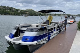 Harris Crowne 270 Pontoon Boat in Hudson Bend