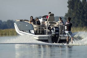 Lake Mead: New! Luxury Pontoon Boat for charter! Good for up to 15 people! GB03