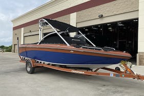 Amazing Moomba Mobius LSV 23' Powerboat Rental in Montgomery, Texas