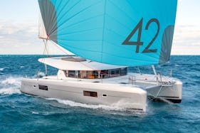 42' Lagoon Catamaran in Aberdeen, Hong Kong