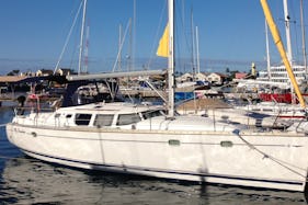 43' Jeanneau Cruising Monohull Charter in Honolulu